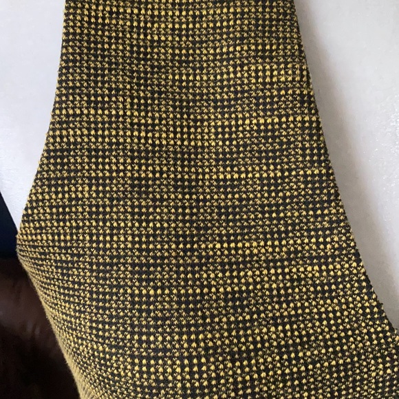 Peplum black and gold knit zip back sleeveless - Picture 2 of 6